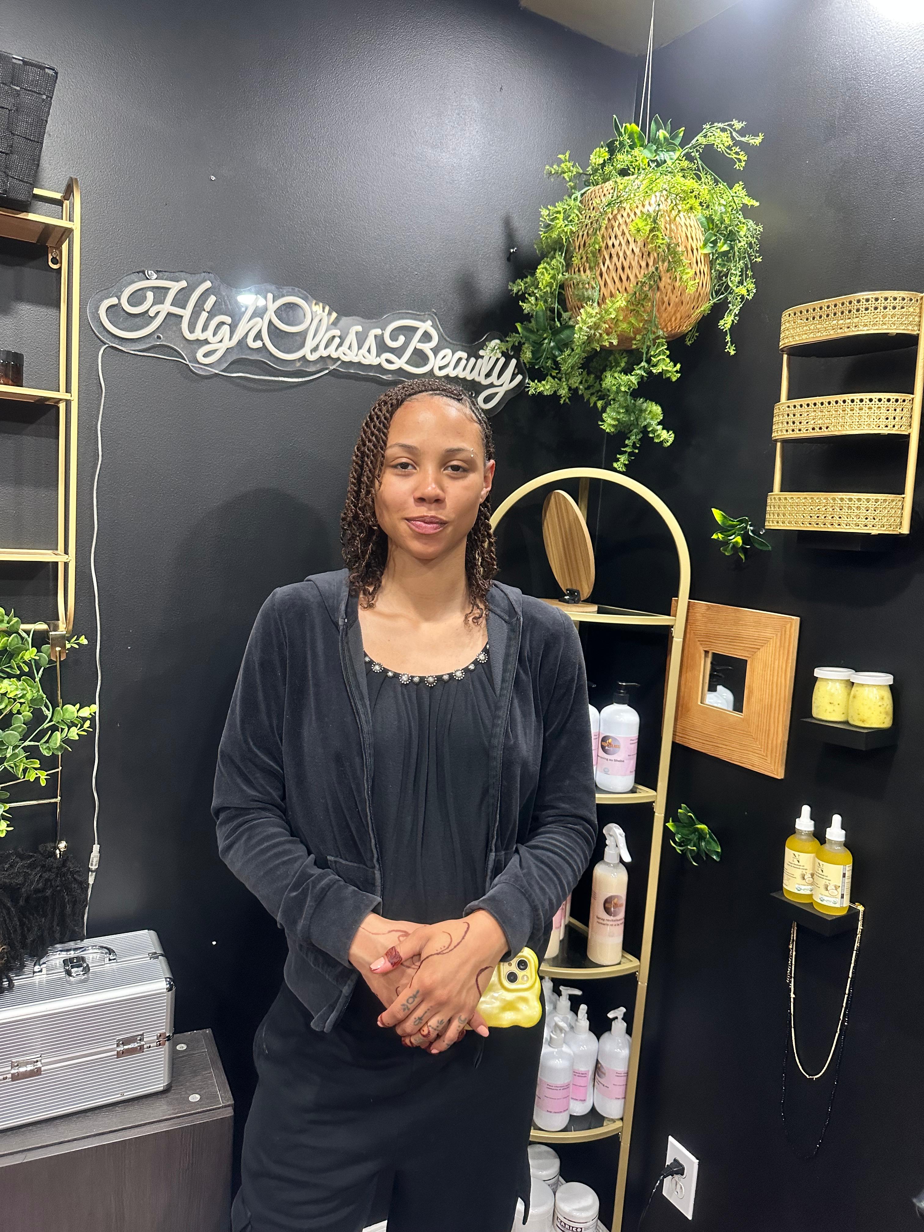 Twists avec coiffure latérale réalisés chez HighClassBeauty