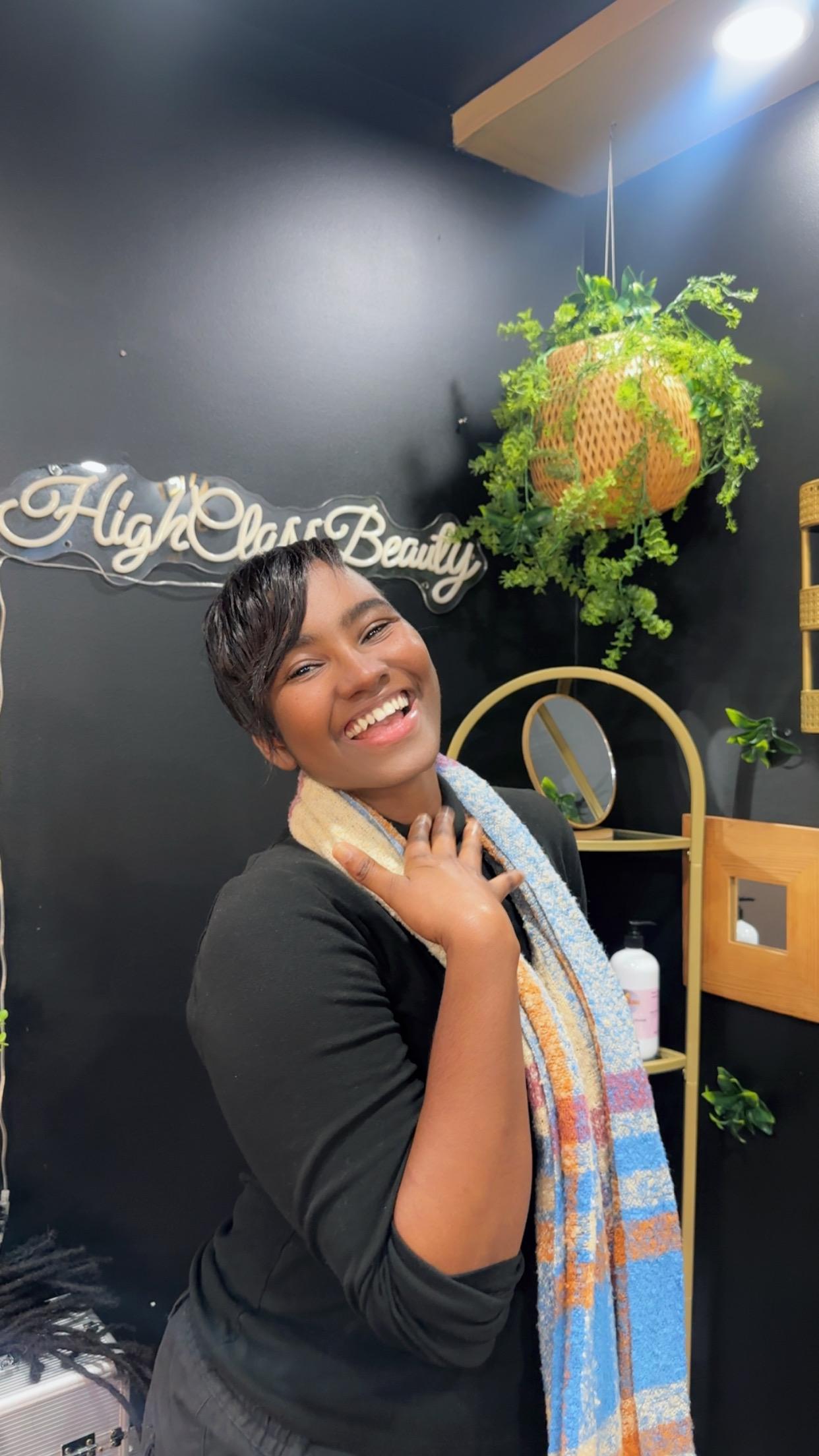 Coupe courte féminine réalisée chez HighClassBeauty